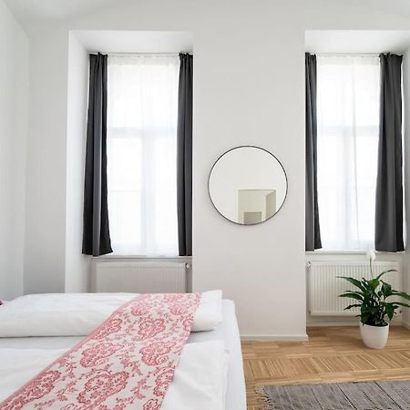 Spacious 2Br Near Attractions By Hm Vienna Exterior photo