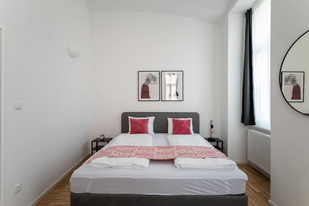 Spacious 2Br Near Attractions By Hm Vienna Exterior photo