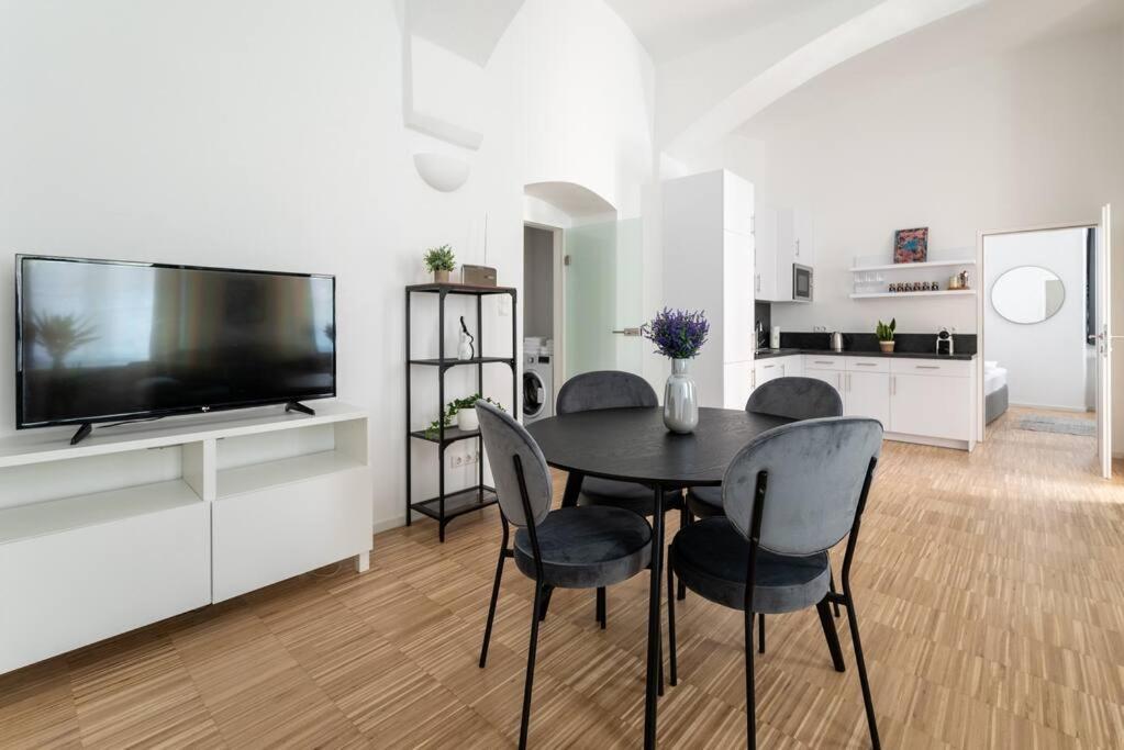 Spacious 2Br Near Attractions By Hm Vienna Exterior photo